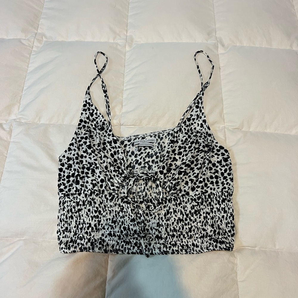 Urban Outfitters Middle-Tie Cropped tank top
